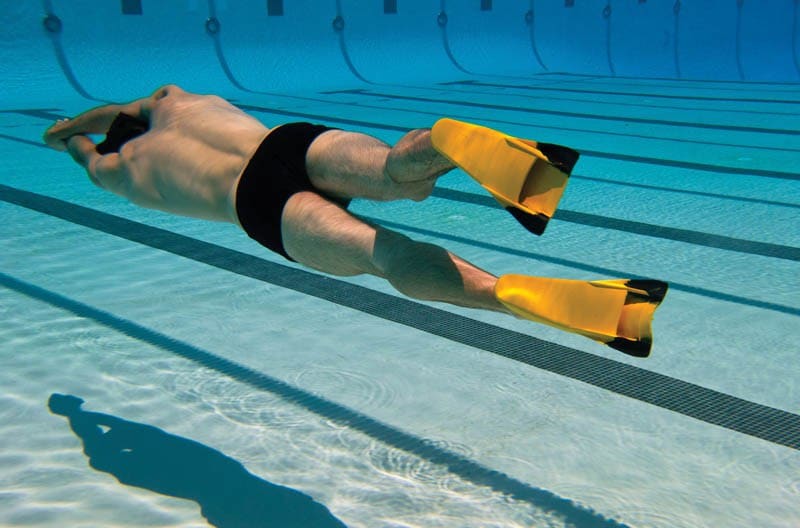 Taller de natación con aletas Referencial.