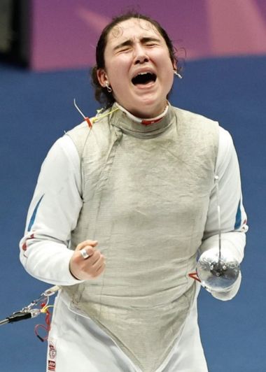 Estudiante UC Rafaela Santibáñez celebra la obtención del oro en los Panamericanos Junior 2025