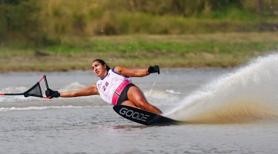 Estudiante UC Emilia Méndez obtiene el oro panamericano en Esquí Náutico Slalom