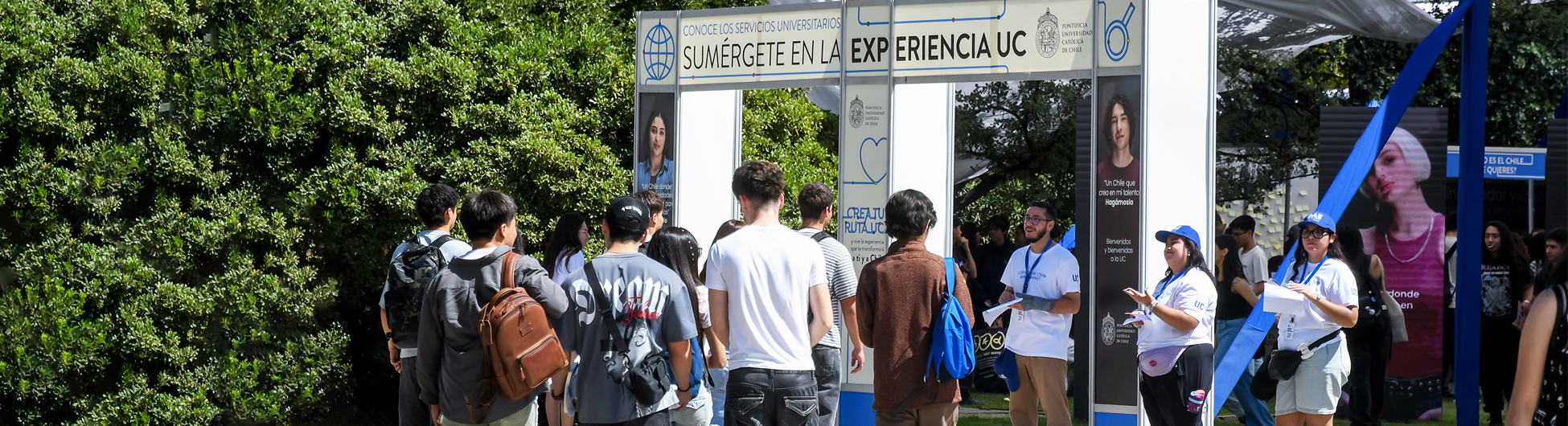 estudiantes ingresando a la UC