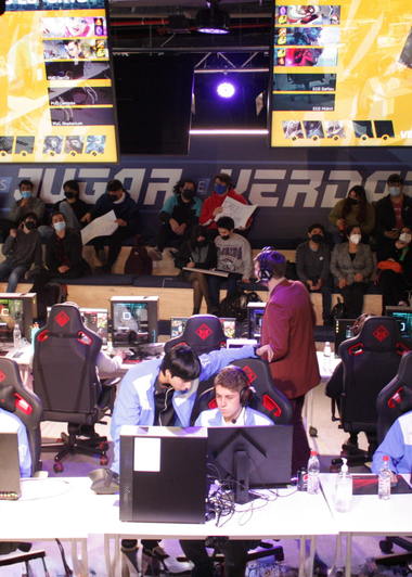 Equipo de eSports UC en competencia.