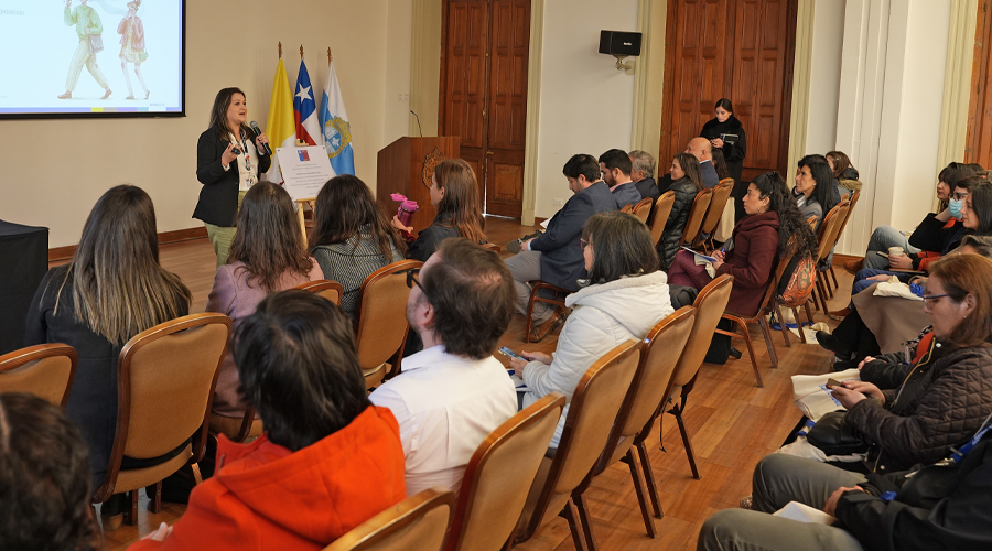 Nayade Rodriguez nen simposio UC libre de Humo
